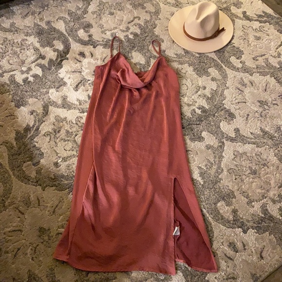 Rose satin slip dress - Picture 7 of 9